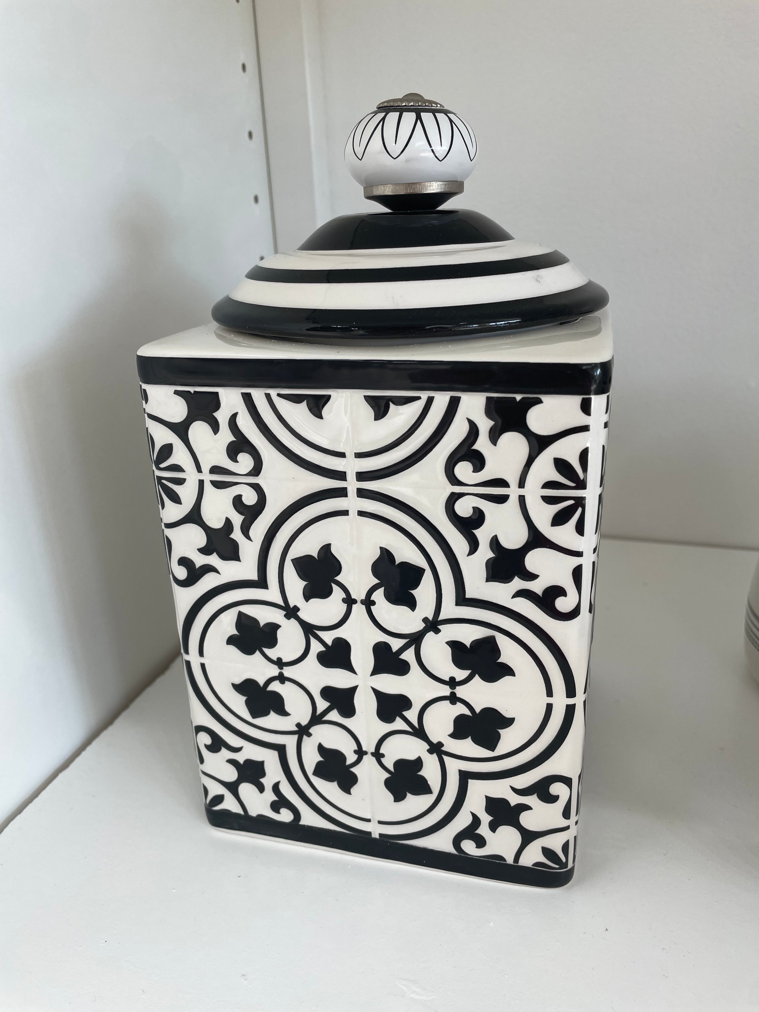 Black/White Canister